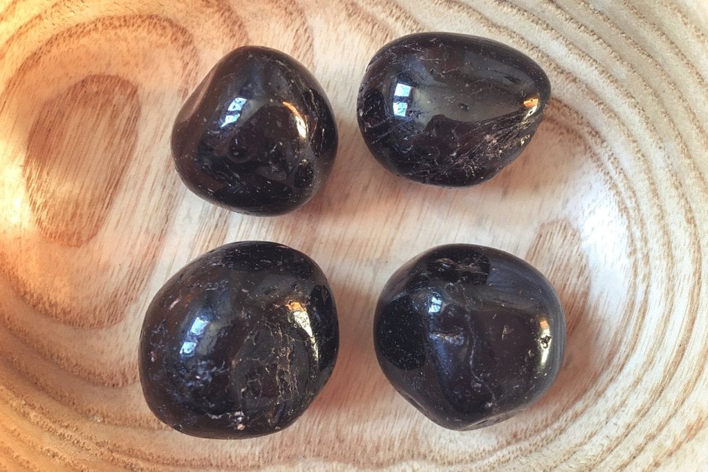 Spiral Crystals UK - Garnet Almandine Tumblestone Large