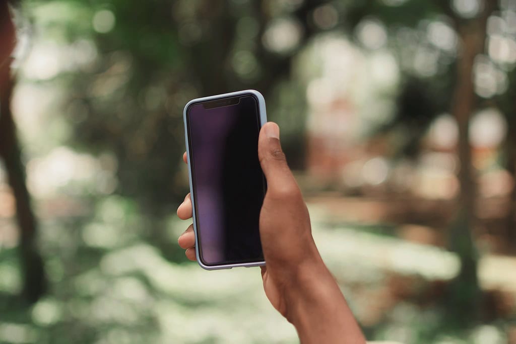 como colocar película no celular bolhas