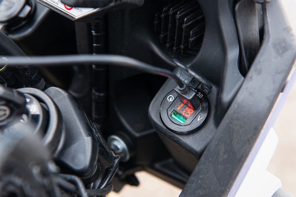 Motorrad USB Steckdose an Yamaha Ténéré 700.
