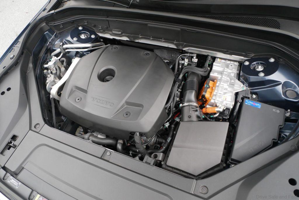 Volvo XC90 Recharge t8 ultimate engine