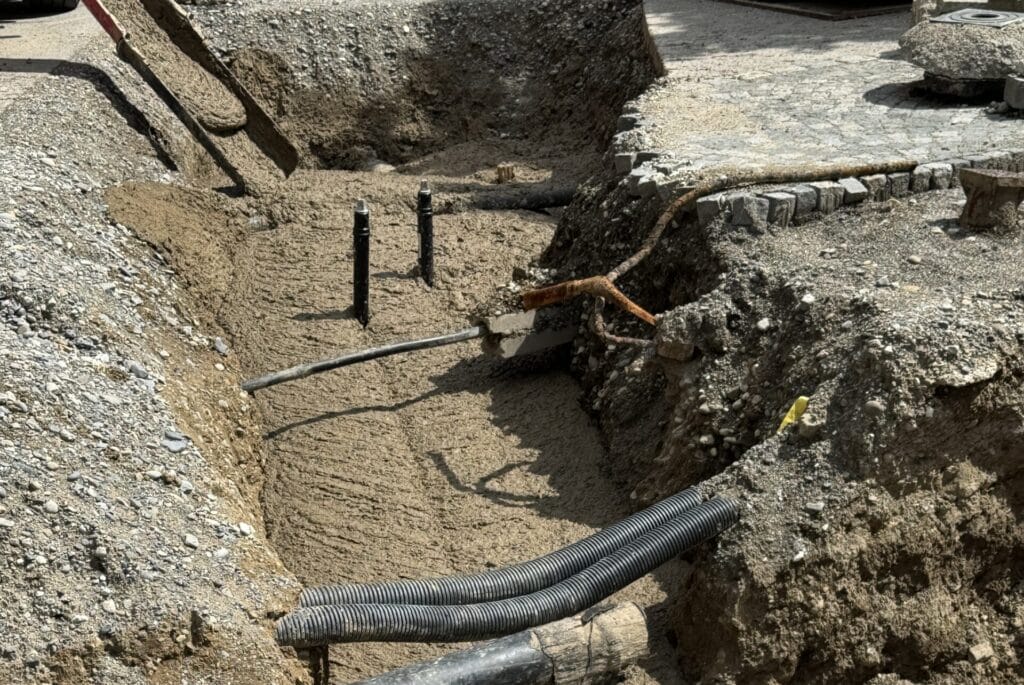 Verfüllung von Flüssigboden aus Fahrmischer