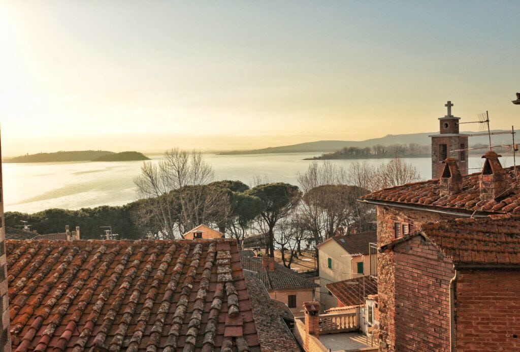 Cosa vedere al Lago Trasimeno: itinerario tra borghi e atmosfere sospese