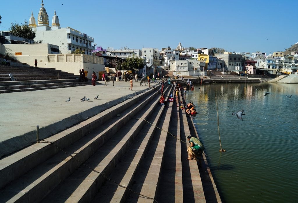 Pushkar - Peregrinos bañándose en el Lago de Pushkar