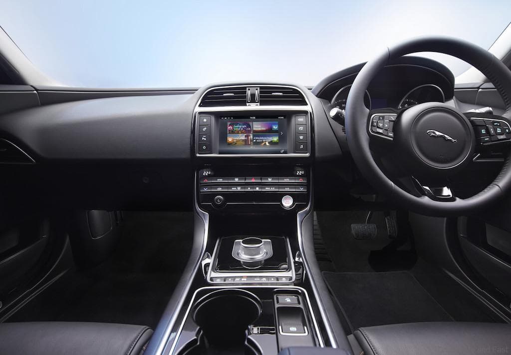 jaguar_xe_2