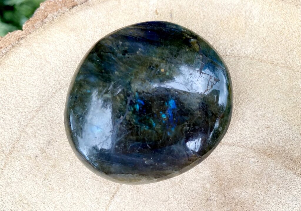 Spiral Crystals UK - Labradorite Pebble