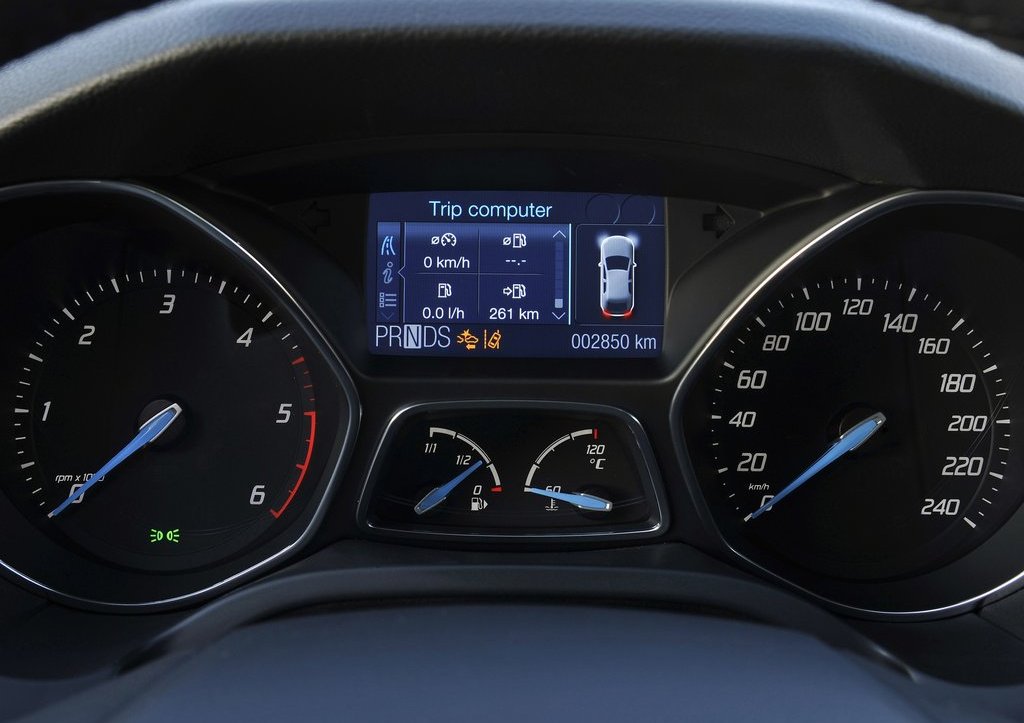 Ford-Focus_2011_1024x768_wallpaper_39