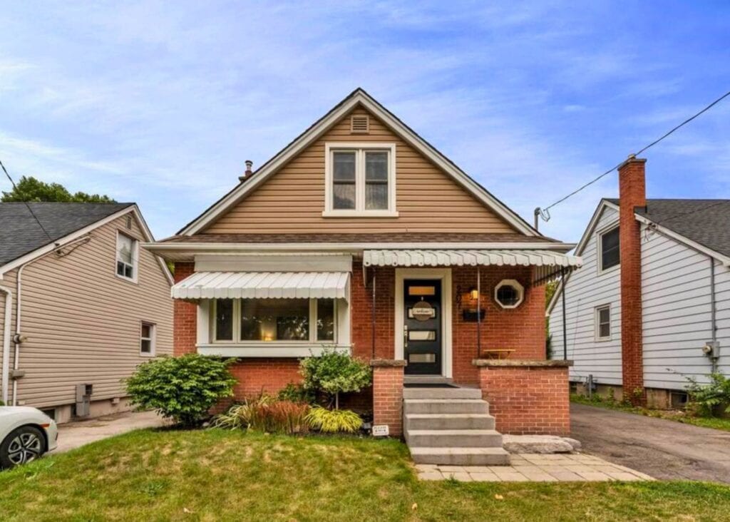 Neighbourhood - 207 Auburn