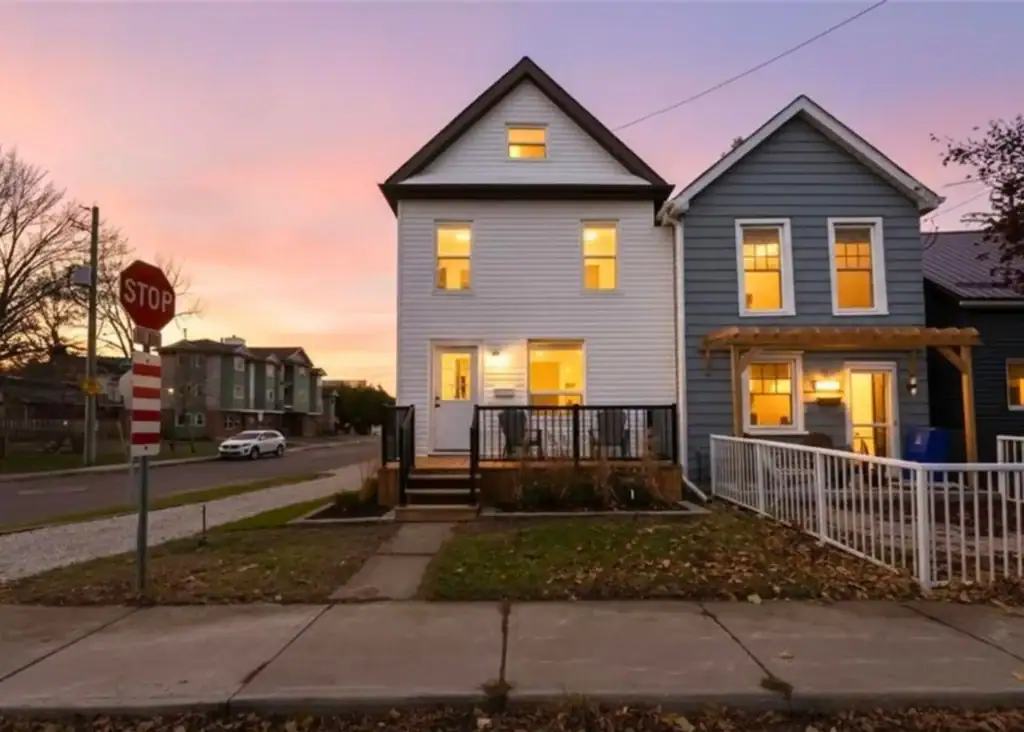 581 JOHN Street N