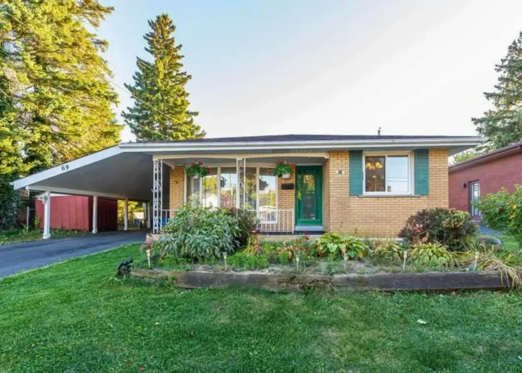 69 BUCKINGHAM Drive