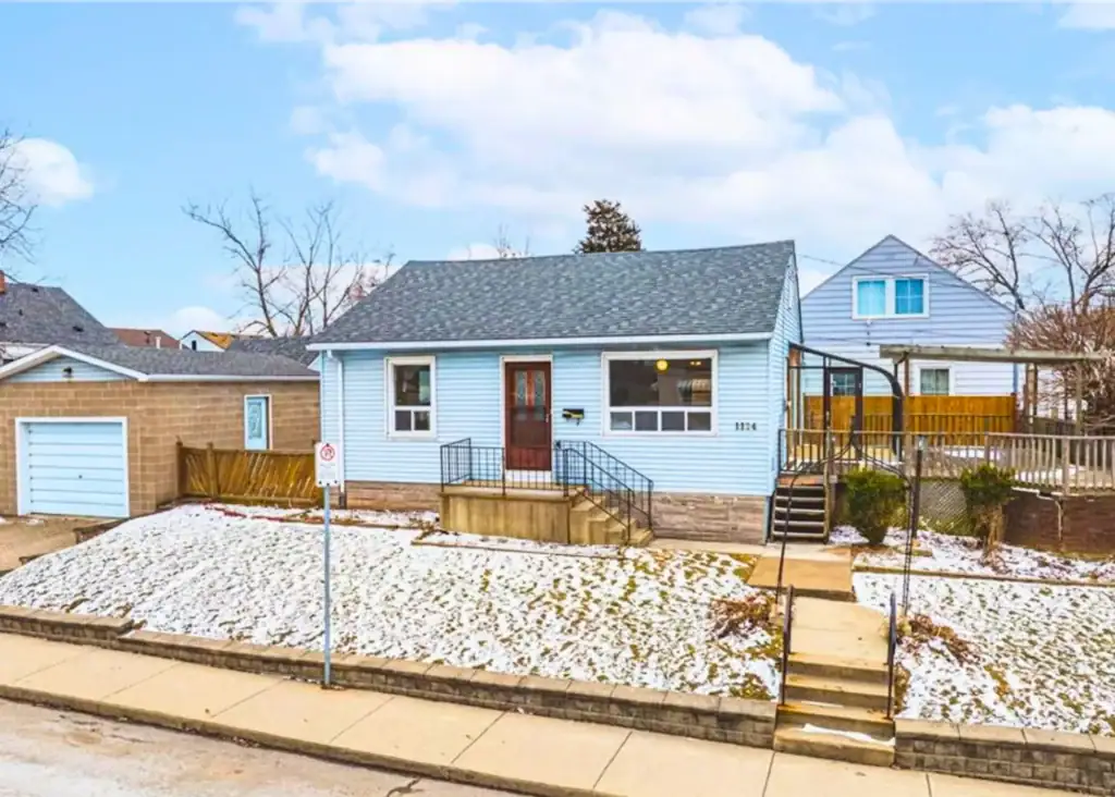 1124 DUNSMURE Road