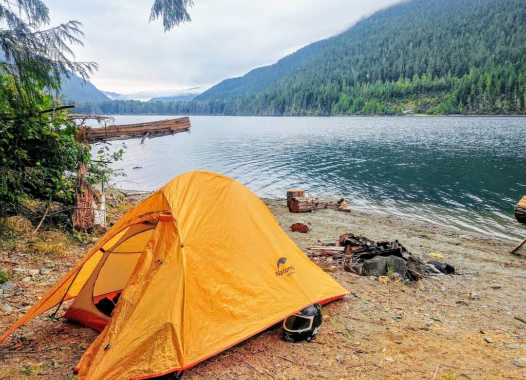 Naturehike Cloud up tent next to a lake