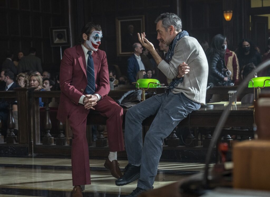 GT5XNYdXYAAaY4W-1024x749 Coringa: Delírio a Dois ganha novas imagens com o diretor