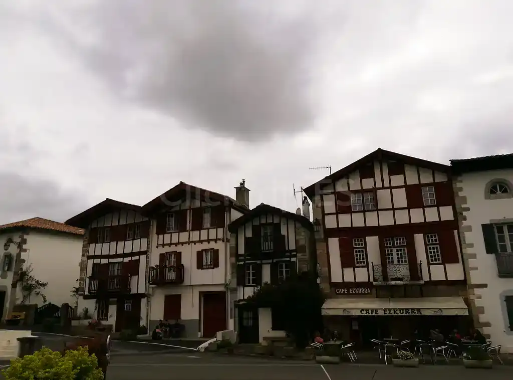 Cómo llegar a Ainhoa · País Vasco Francés · Una curiosa visita a este municipio fronterizo - ClickTrip