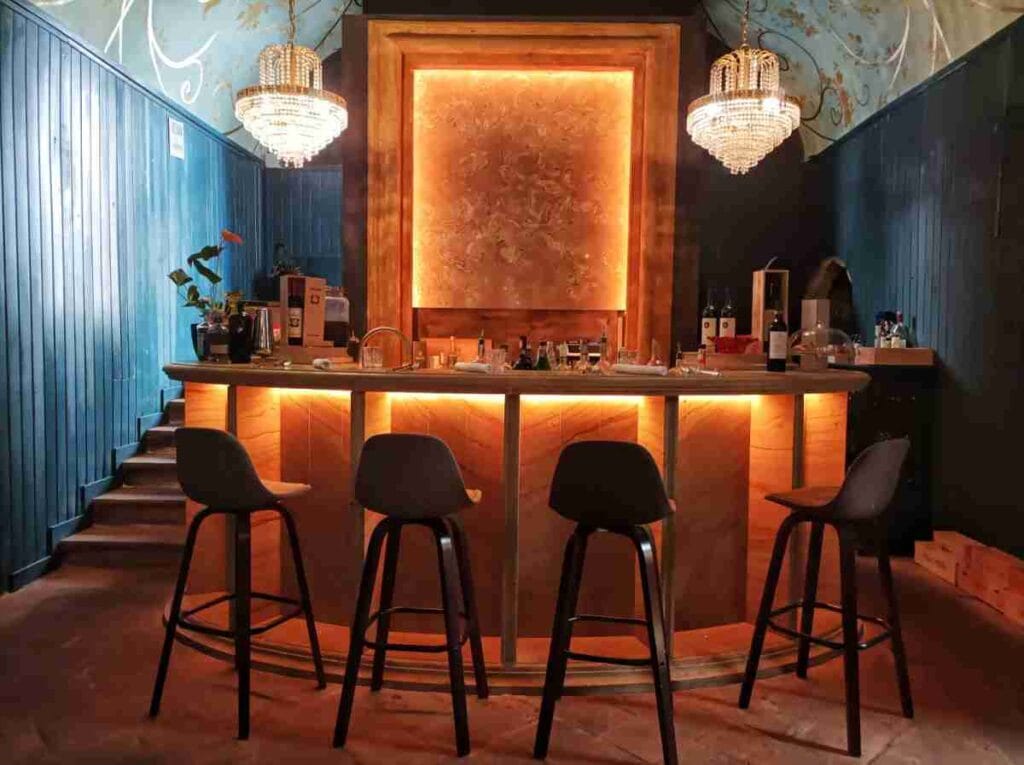 Interni della trattoria del Cimino