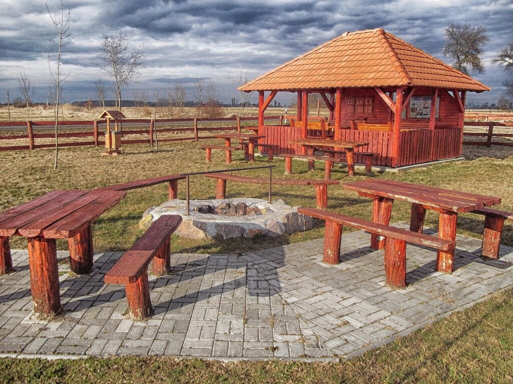 “Budget-friendly fire pit idea for small backyard landscaping”