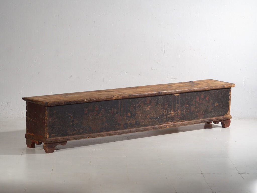 Antique long trunk painted with floral motifs (Year 1876) #1