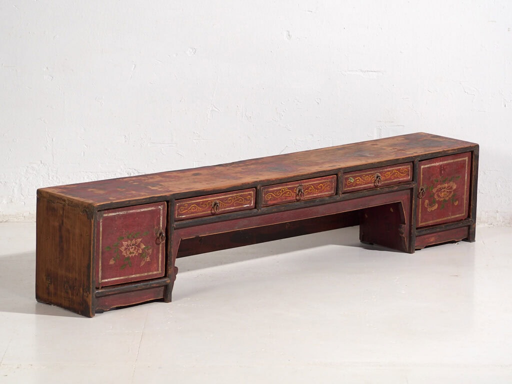 Mueble TV rojo antiguo con detalles florales (c.1900) #17