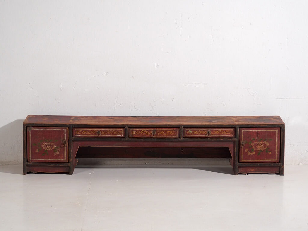 Mueble TV rojo antiguo con detalles florales (c.1900) #17