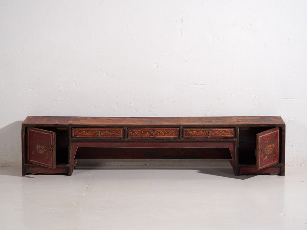 Mueble TV rojo antiguo con detalles florales (c.1900) #17