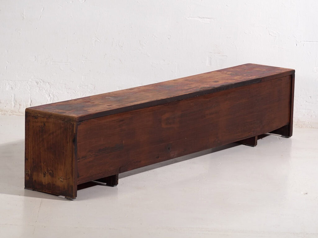 Mueble TV rojo antiguo con detalles florales (c.1900) #17