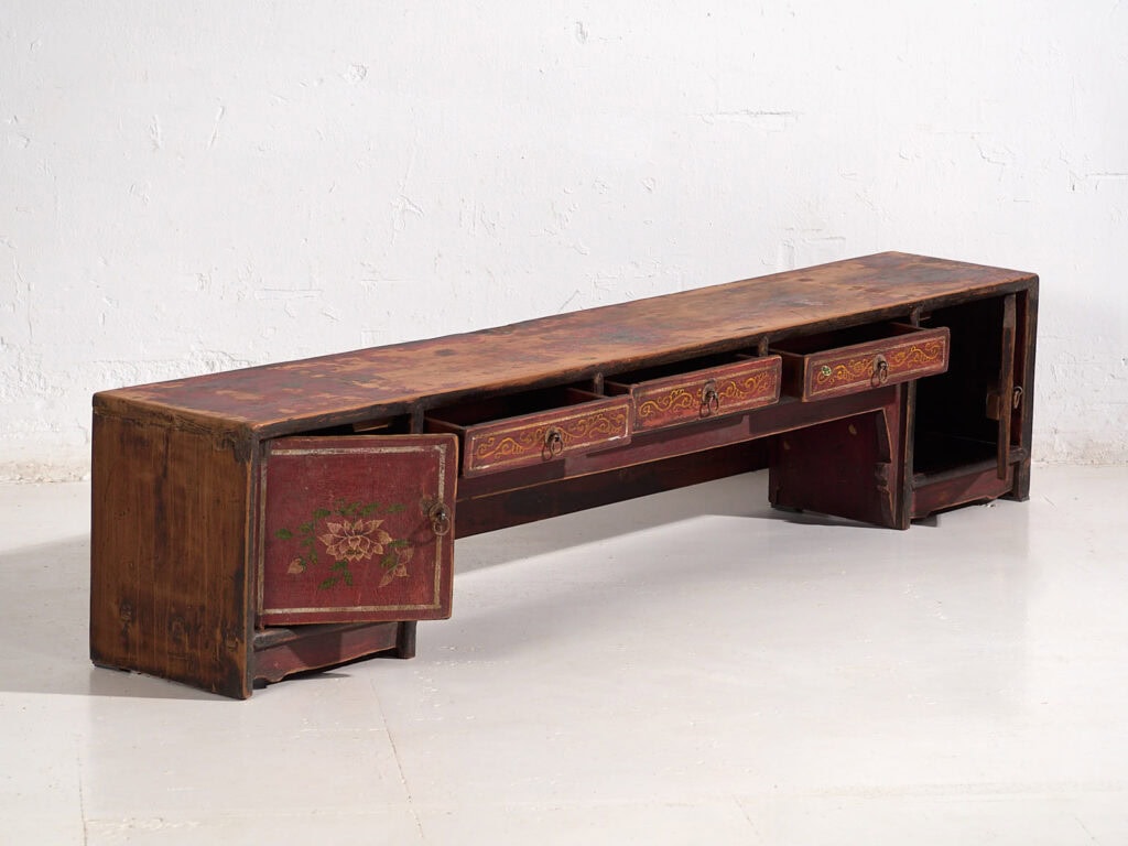 Mueble TV rojo antiguo con detalles florales (c.1900) #17