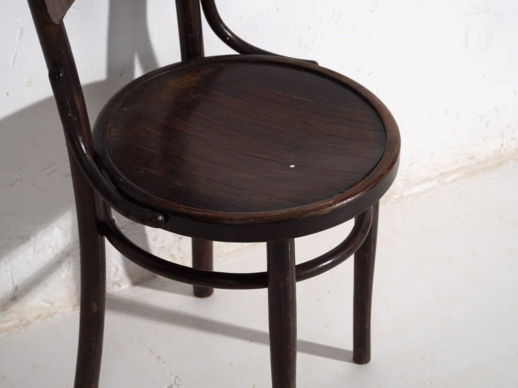 Antiguas sillas de comedor de madera curvada (c.1920). Conjunto de 4 piezas #1