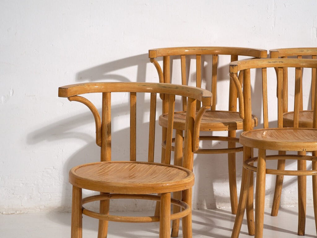 Chaises anciennes avec accoudoirs (vers 1920). Ensemble de 4 pièces #1