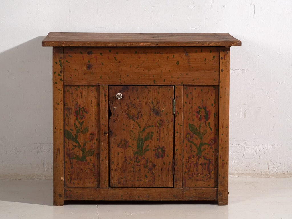 Antique kitchen cabinet with floral details (c.1920) #7
