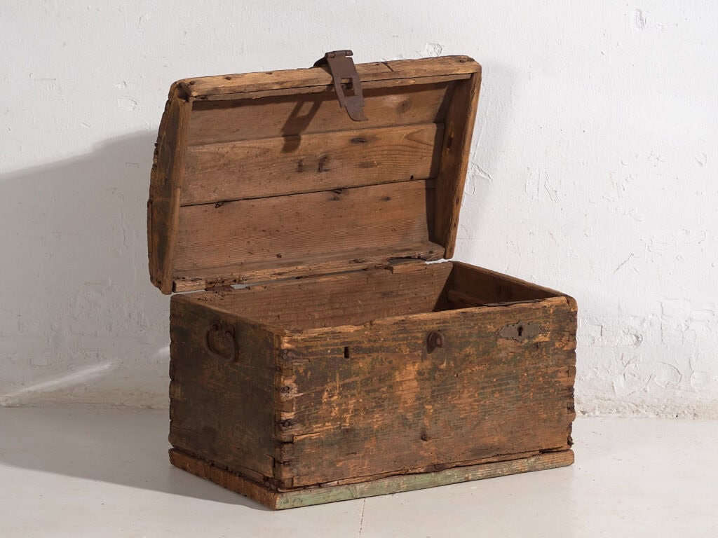 Antique primitive style chest (c.1900) #4