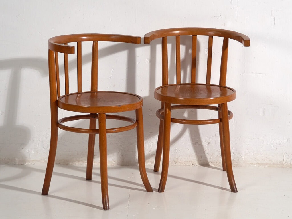 Sillas antiguas de madera curvada con asiento grabado (c.1920). Conjunto de 4 piezas #1