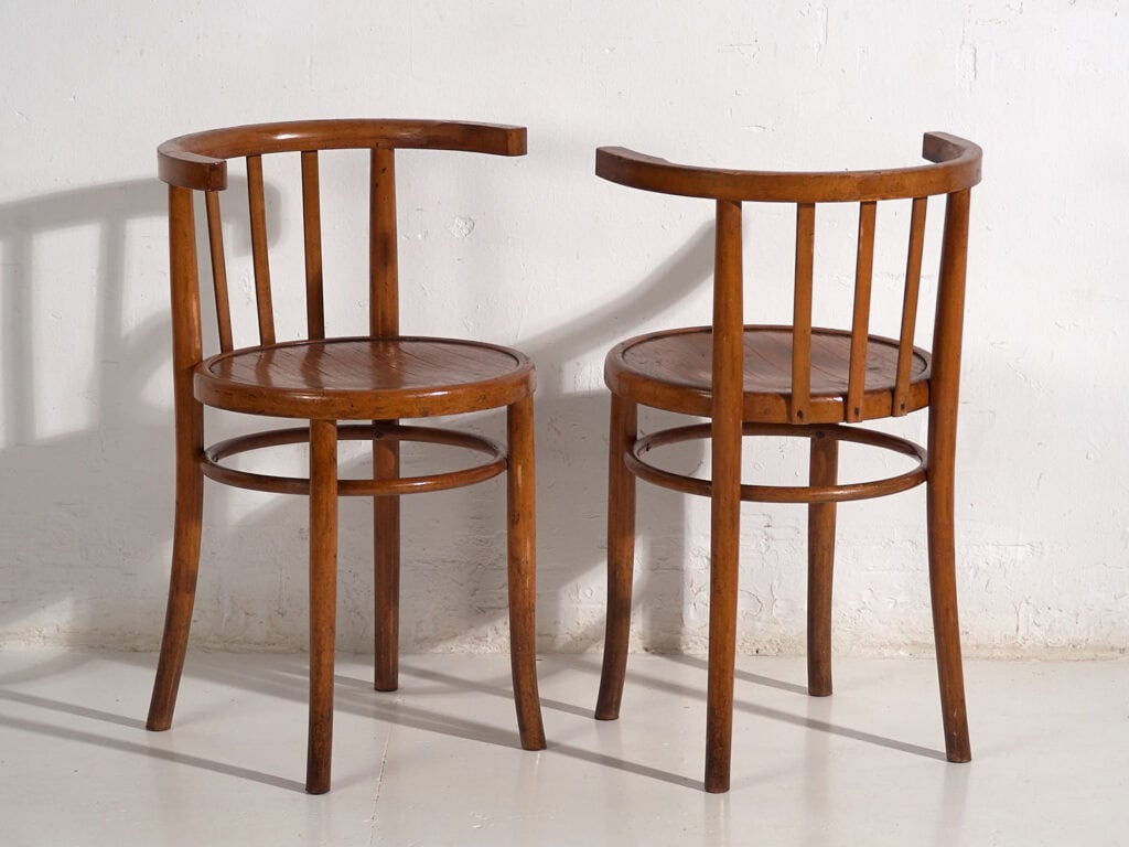 Sillas antiguas con apoyabrazos de madera curvada (c.1920). Conjunto de 4 piezas #2