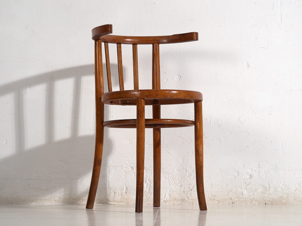 Sillas antiguas con apoyabrazos de madera curvada (c.1920). Conjunto de 4 piezas #2