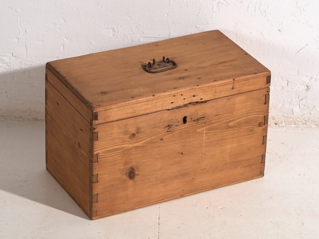 Small antique chest (c.1920) #11