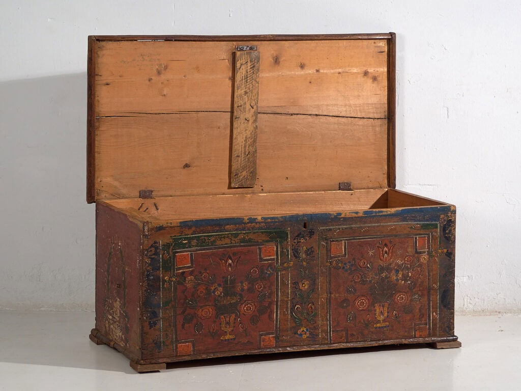 Antique trunk with floral motifs (c.1920) #39