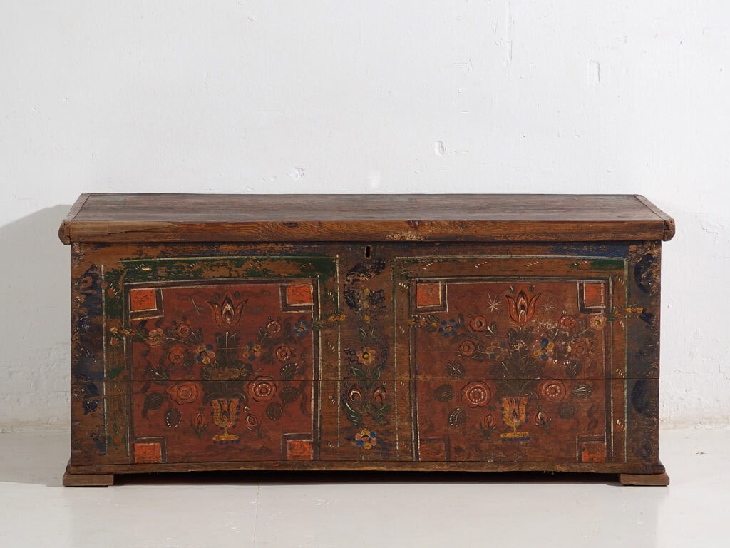 Antique trunk with floral motifs (c.1920) #39
