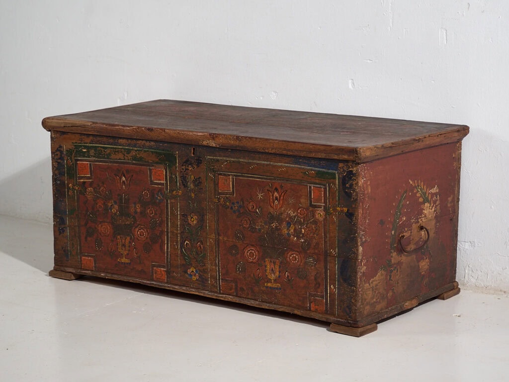 Antique trunk with floral motifs (c.1920) #39