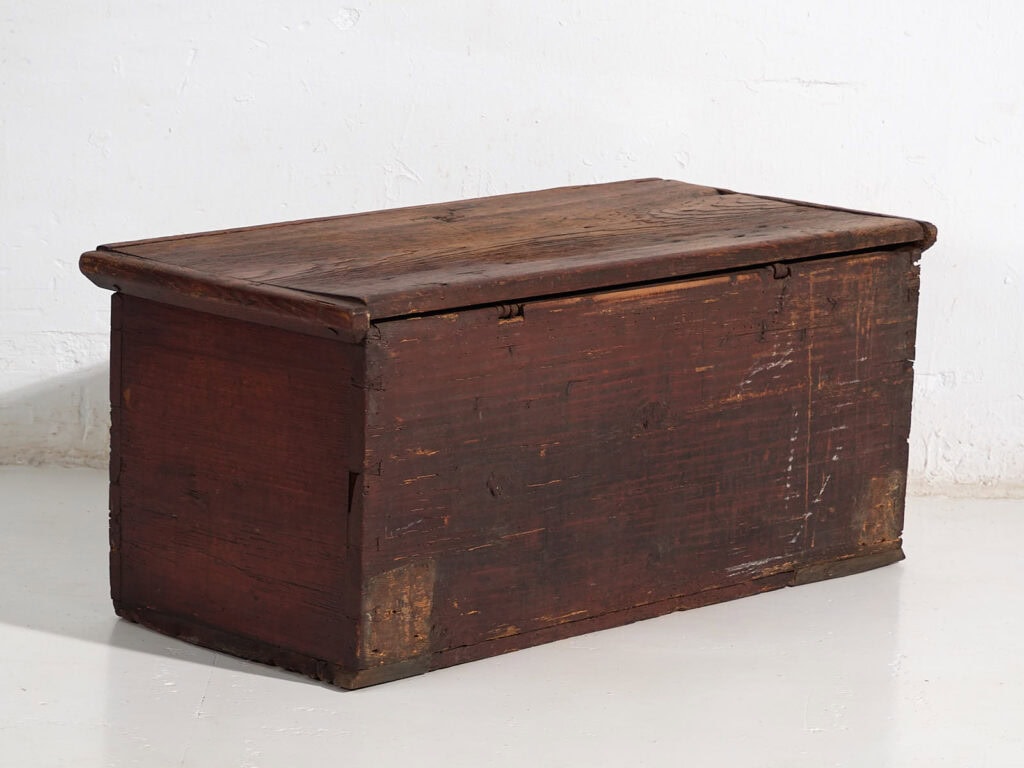 Antique chest painted with floral motifs and iron lock (c.1820) #47