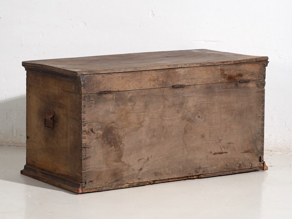 Antique chest with engraved floral motifs (c.1920) #14