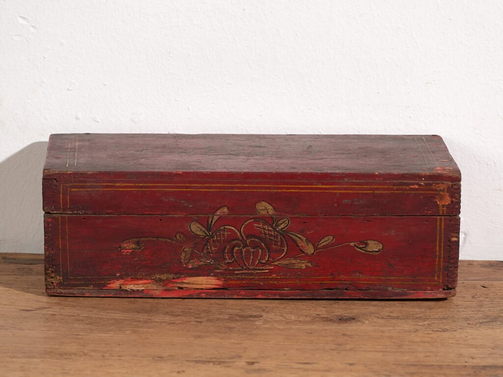 Antigua caja rectangular con motivos florales (c.1900) #3