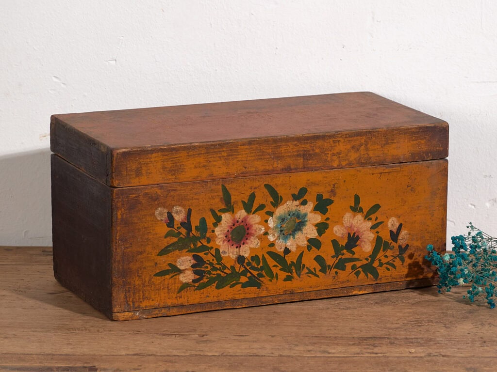 Pequeño cofre antiguo de color ocre (c.1900) #37