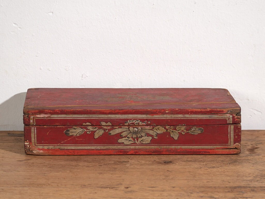 Antigua caja alargada con pátina de color rojo (c.1900) #4