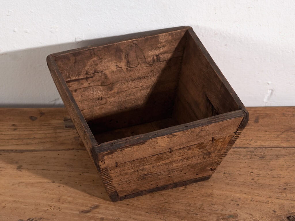 Petit bol antique de style primitif (c.1920) #13