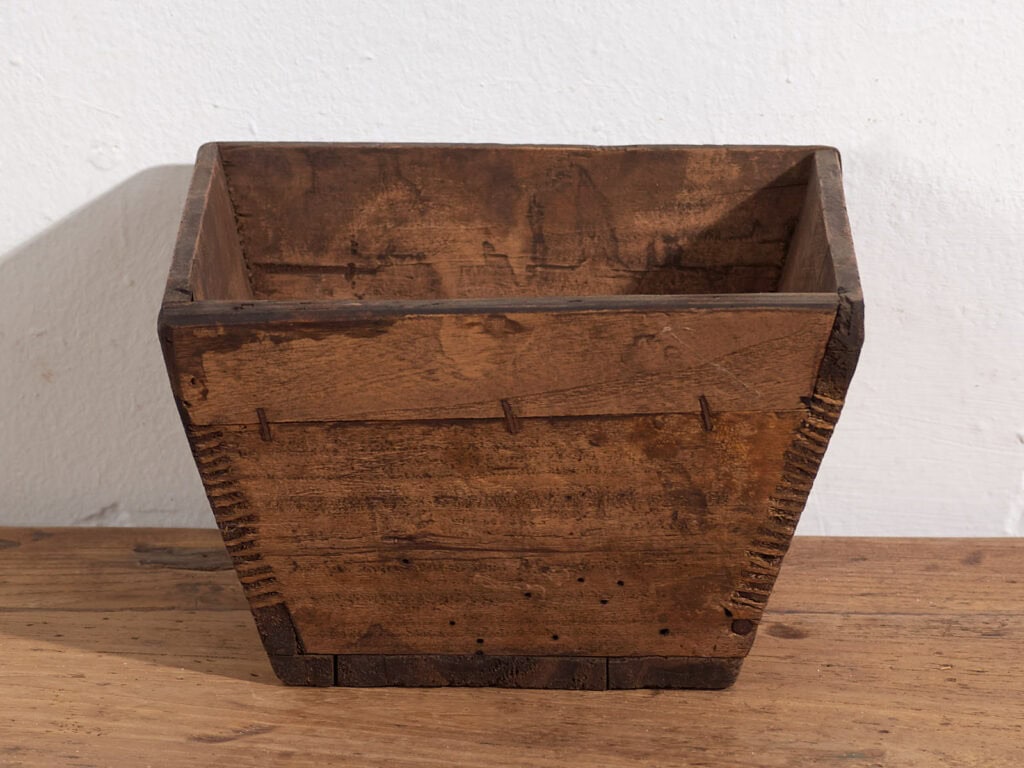 Petit bol antique de style primitif (c.1920) #13