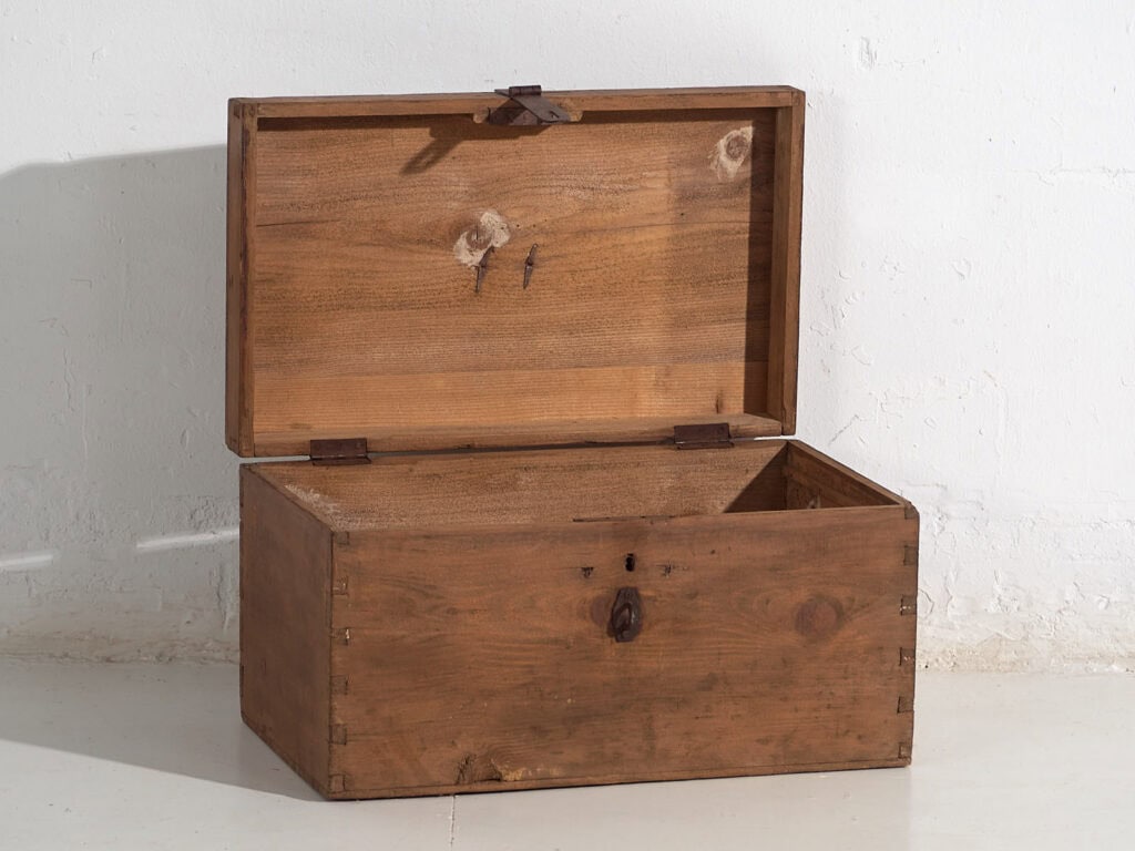 Petit coffre ancien (c.1920) #82