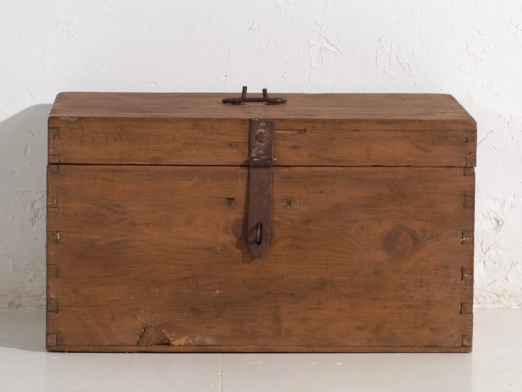 Petit coffre ancien (c.1920) #82