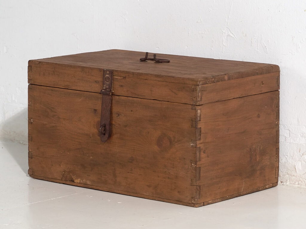 Petit coffre ancien (c.1920) #82