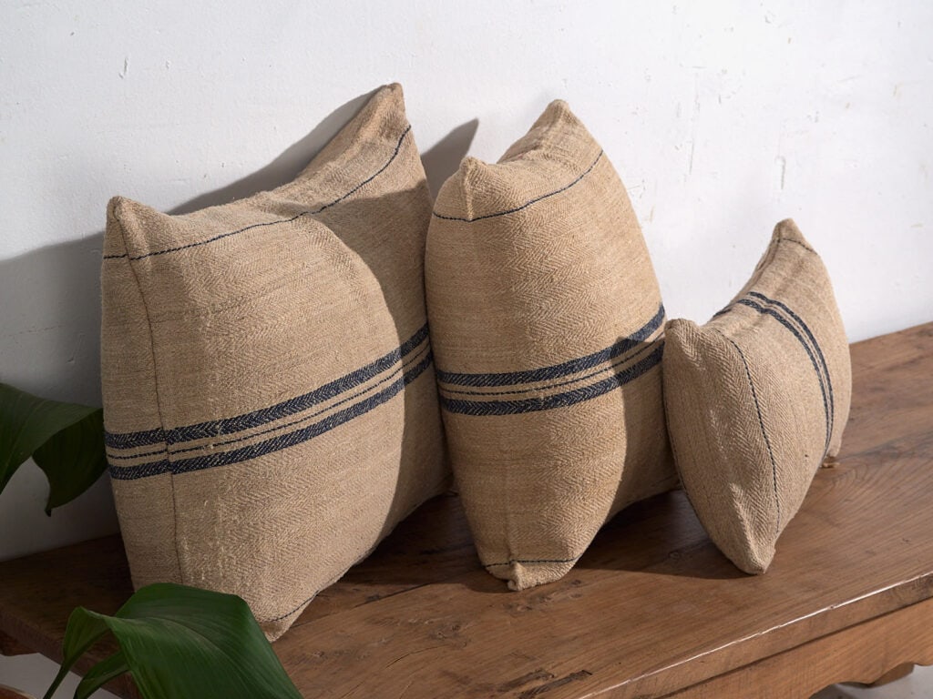 Coussin ancien en lin avec rayures bleu marine #3