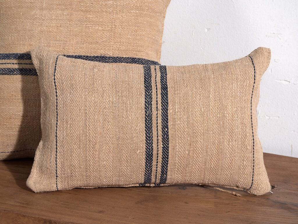Coussin ancien en lin avec rayures bleu marine #3