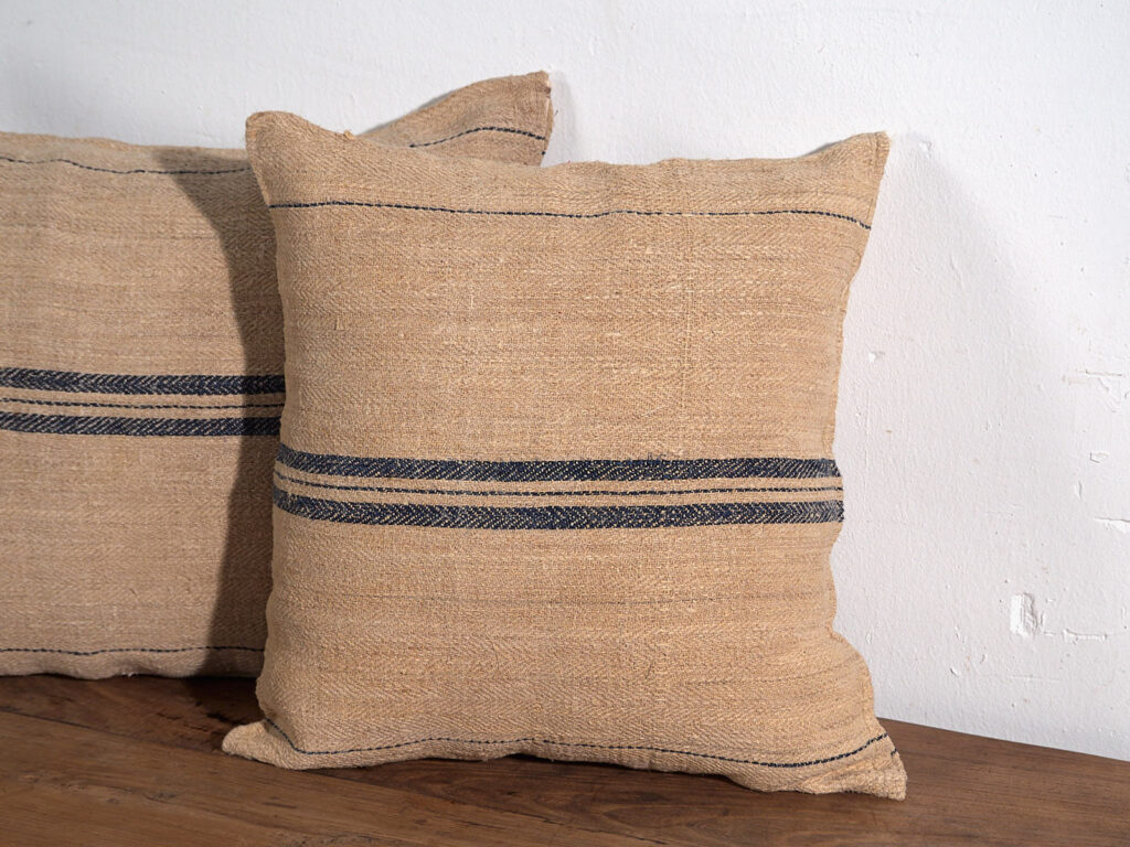 Coussin ancien en lin avec rayures bleu marine #3