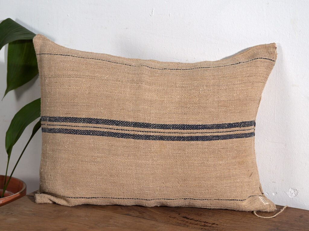 Coussin ancien en lin avec rayures bleu marine #3